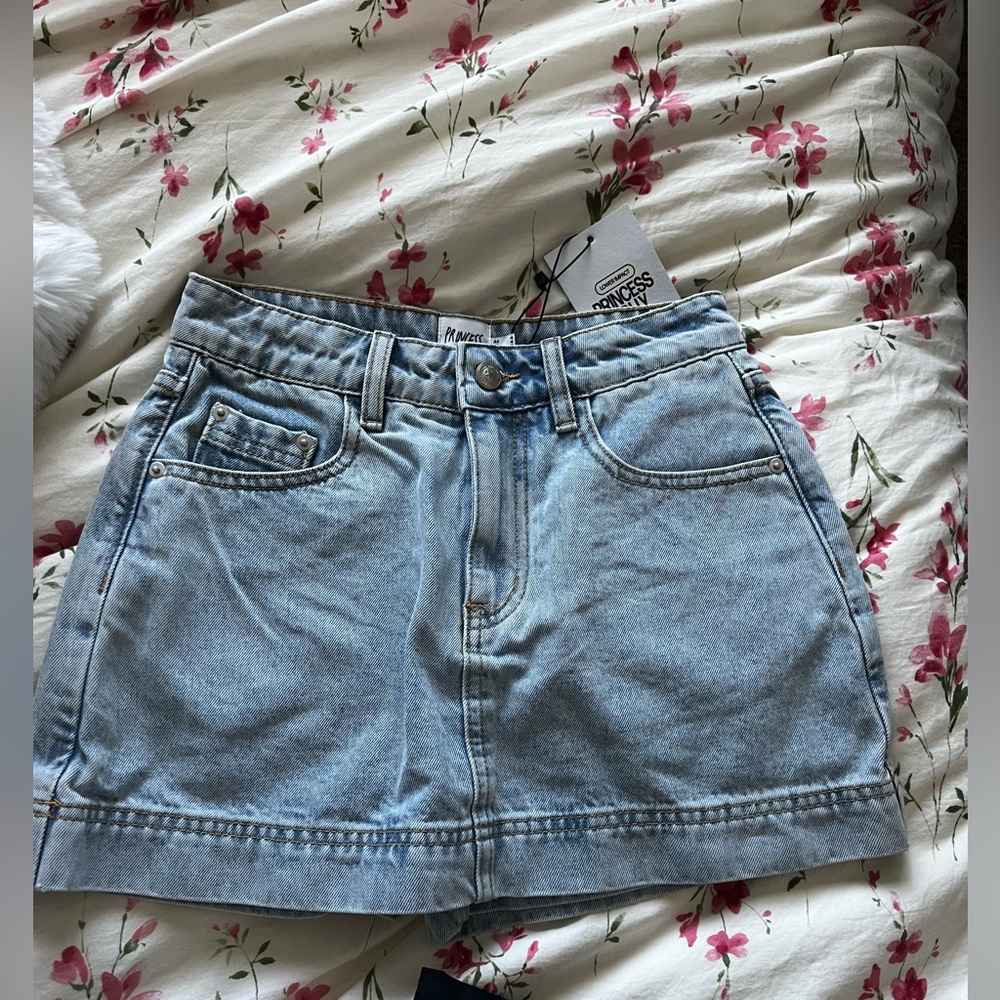 light wash jeans skort